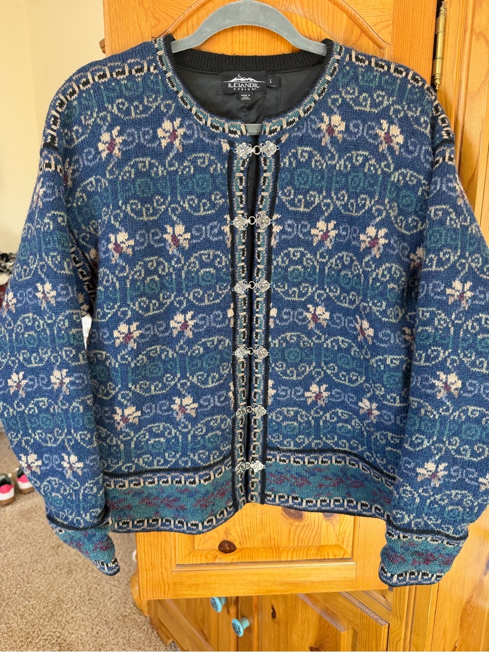 Icelandic Blue Patterned Wool Cardigan with Decorative Clasps